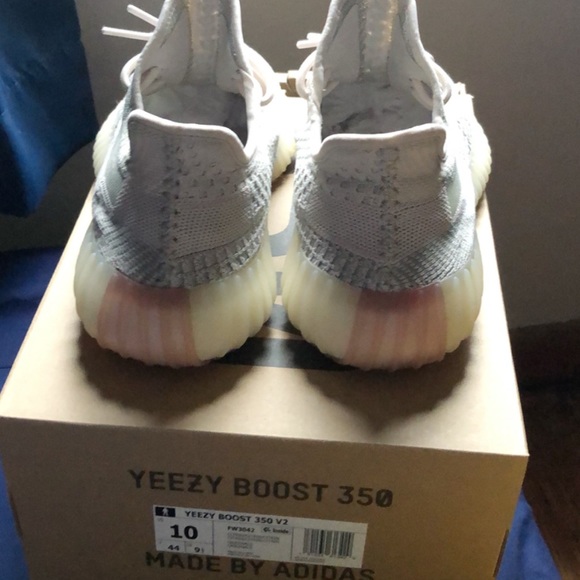 Yeezy boost 350 NEVER WORN! - Picture 4 of 5